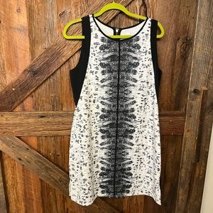 REED size L dress with black and white snakeskin print design